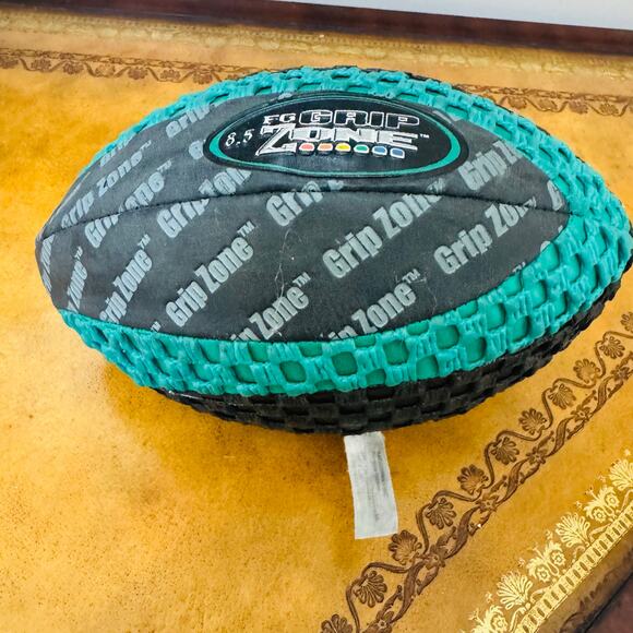 Grip Zone Foam Matrix Tehnology  8.5" V Pee Wee Football - Picture 5 of 6